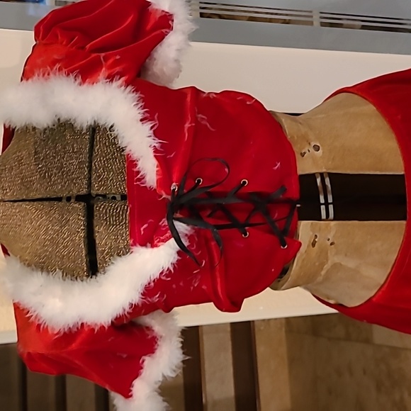 Naughty Claus 🤶 - Picture 2 of 6